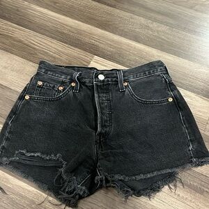 Levi’s 501 black jean short
